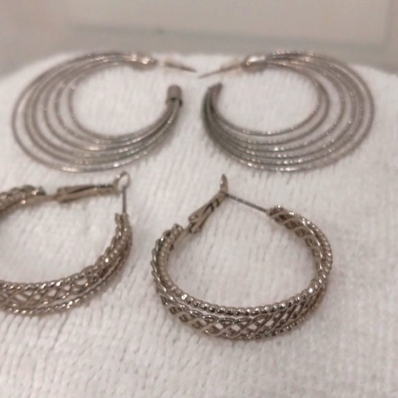 2 Pairs Pierced Earring Hoops Silver Tone - Picture 2 of 2